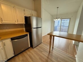 410 Spruce Hills Dr in Glen Gardner, NJ - Building Photo - Building Photo