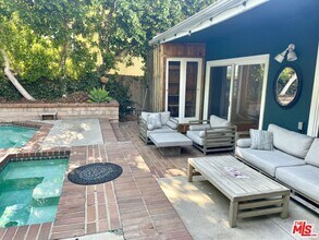 11282 Dona Lola Dr in Los Angeles, CA - Building Photo - Building Photo