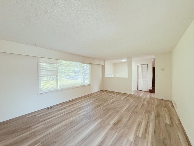 16930-16923 23 Ave in Surrey, BC - Building Photo - Building Photo