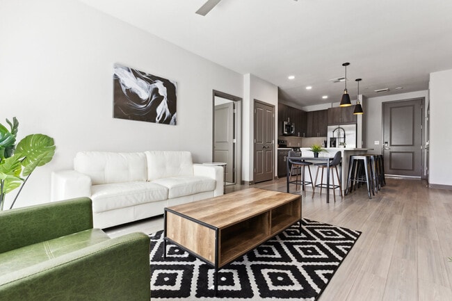 400 N 2nd Ave