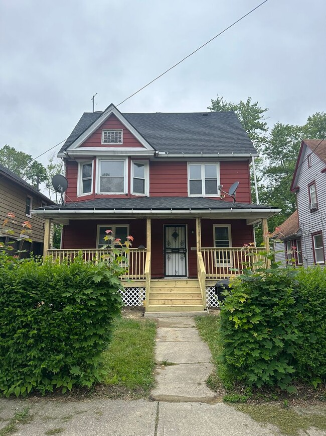 property at 914 E 147th St
