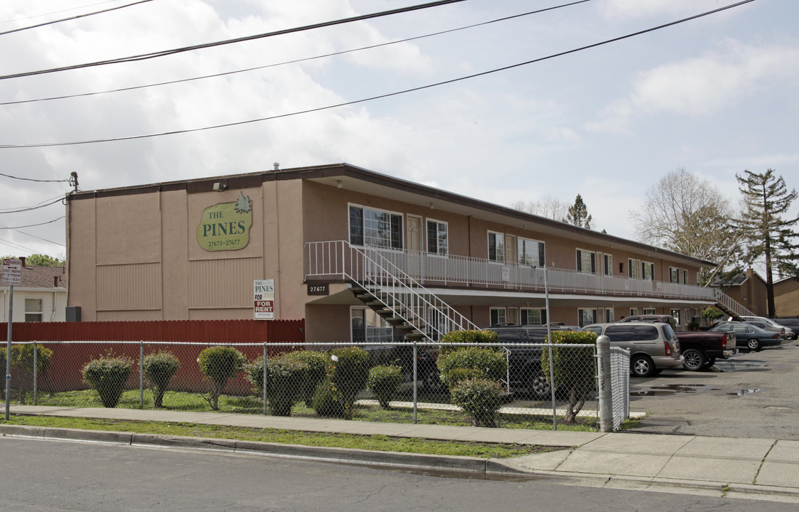 The Pines in Hayward, CA - Foto de edificio