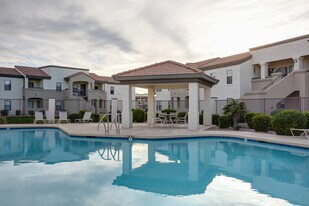 San Martin Apartments in Glendale, AZ - Building Photo