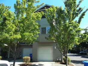 Riverview Village Homes in Portland, OR - Building Photo - Building Photo