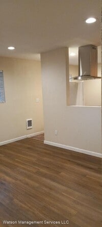 1914 SE Thurston St photo'