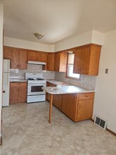 12116 W Bluemound Rd, Unit 16 in Wauwatosa, WI - Foto de edificio - Building Photo