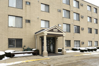 Riverpark Apartments in Cleveland, OH - Foto de edificio - Building Photo