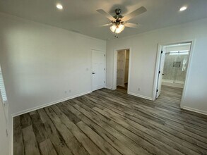 34815 Silver King Dr in Zephyrhills, FL - Building Photo - Building Photo