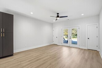 1352 Briar Creek Rd in Charlotte, NC - Building Photo - Building Photo