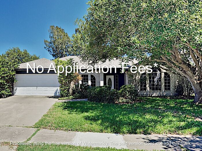 7118 Crapemyrtle Dr in Corpus Christi, TX - Building Photo