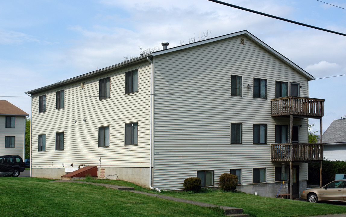 228 W 11th St in Elmira Heights, NY - Foto de edificio