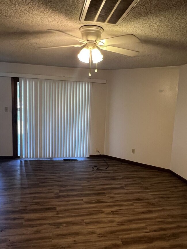 561 Scott St-Unit -563 Scott in Carthage, MO - Building Photo - Building Photo