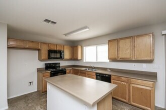 9415 Virginia Ave in Phoenix, AZ - Foto de edificio - Building Photo