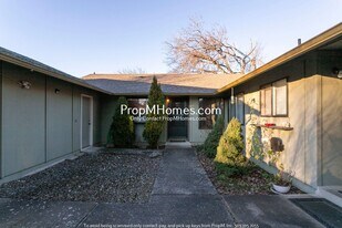 20825 SE Morrison St in Gresham, OR - Building Photo