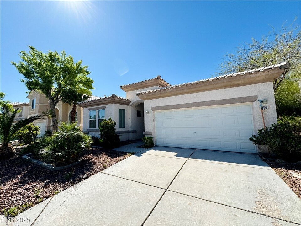 319 Falcons Fire Ave in Las Vegas, NV - Building Photo