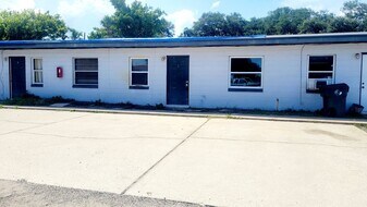 430 N Charles St in Daytona Beach, FL - Building Photo