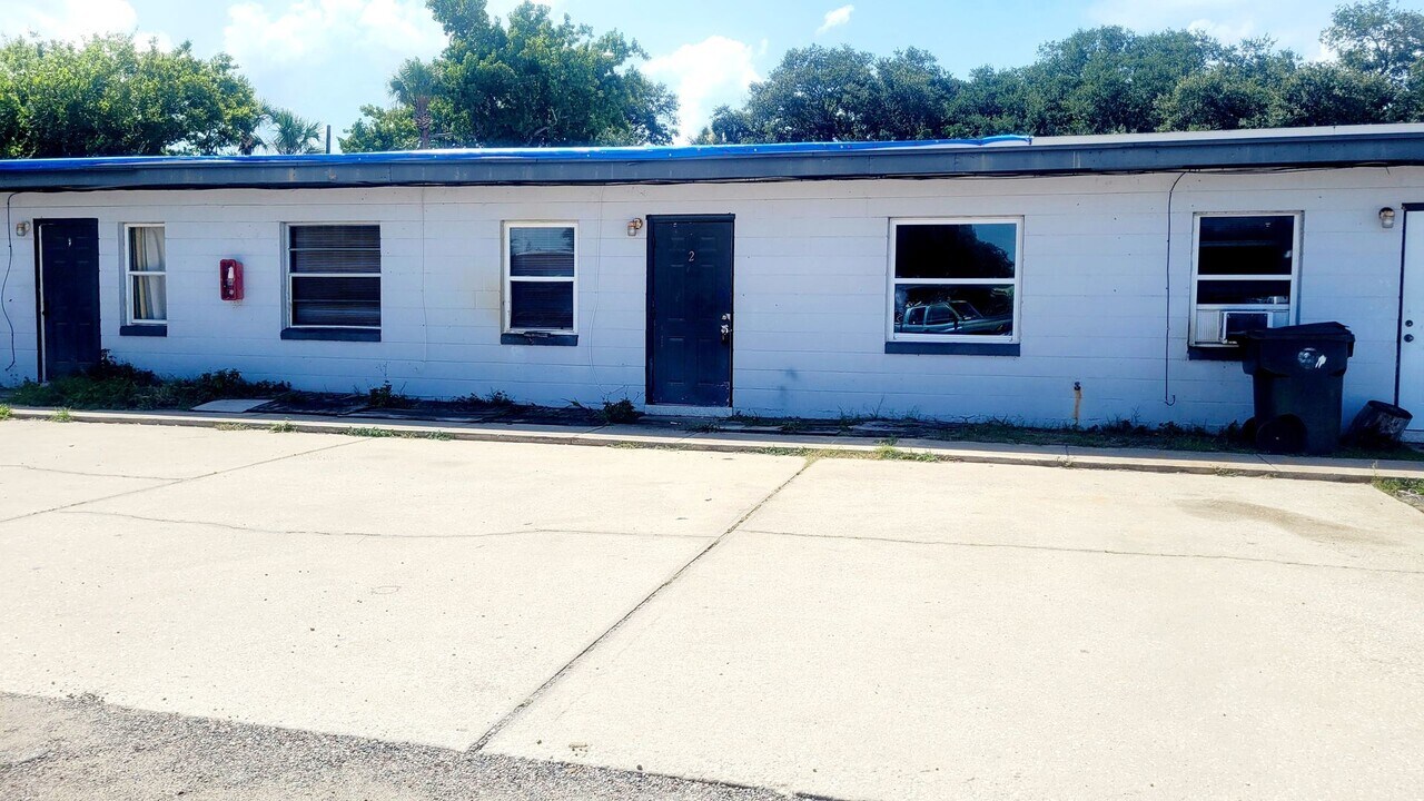 430 N Charles St in Daytona Beach, FL - Building Photo