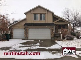 1602 W Rockbridge Dr in Layton, UT - Building Photo