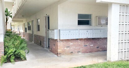 4163 SW 67th Ave in Davie, FL - Building Photo - Building Photo