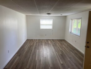 261 Carlton Ln, Unit 3000 in Piney Flats, TN - Foto de edificio - Building Photo