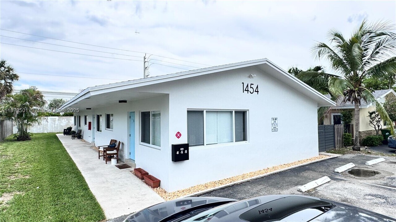 1454 Holly Heights Dr in Fort Lauderdale, FL - Building Photo