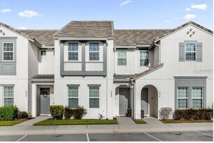 450 Captiva Dr in Davenport, FL - Building Photo