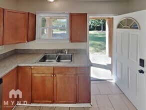 2632 Shamrock Dr in Charlotte, NC - Building Photo - Building Photo