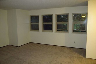 2258 Mesquite Dr in Santa Rosa, CA - Foto de edificio - Building Photo