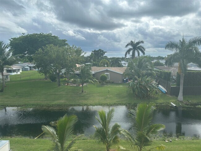 6770 Royal Palm Blvd in Margate, FL - Building Photo - Building Photo