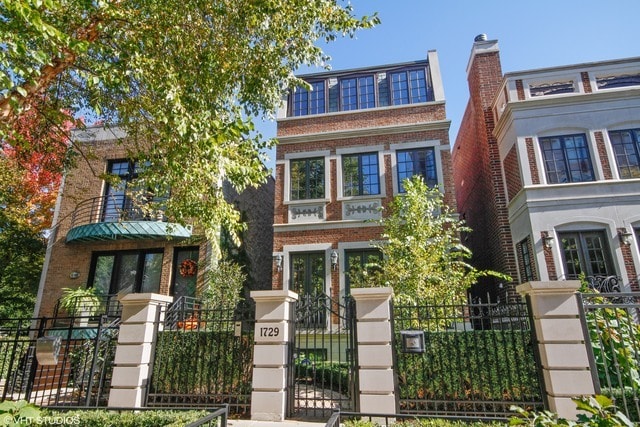 property at 1729 N Marshfield Ave