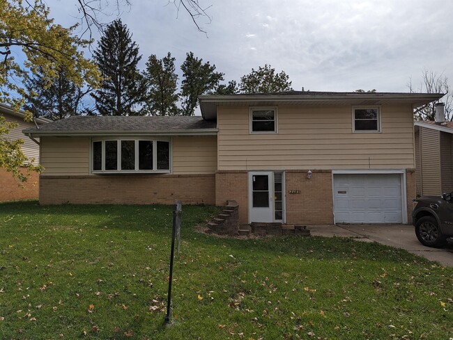 property at 2283 Grandview Dr