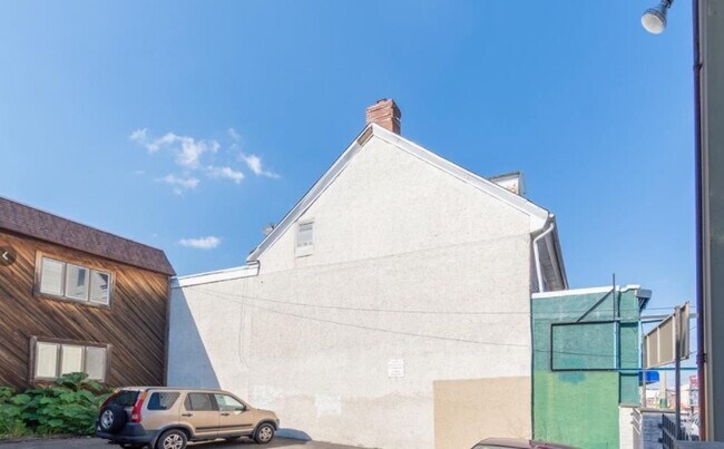 8034 Frankford Ave in Philadelphia, PA - Foto de edificio - Building Photo