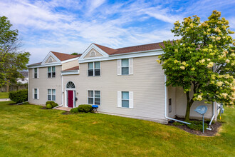 Summerfield Place Apartments in Oshkosh, WI - Foto de edificio - Building Photo