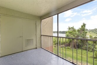 4038 Versailles Dr in Orlando, FL - Building Photo - Building Photo