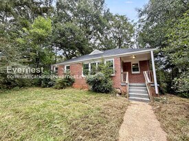 1819 Oakmont Dr NW in Atlanta, GA - Building Photo