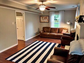 2425 Crowncrest Dr in Richmond, VA - Building Photo - Building Photo