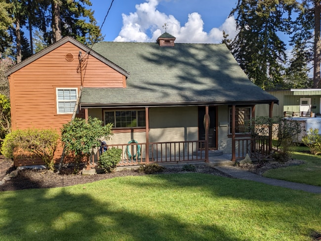 419 Harvard Ave in Fircrest, WA - Foto de edificio - Building Photo