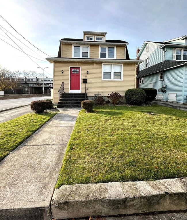 property at 118 Lyon Pl