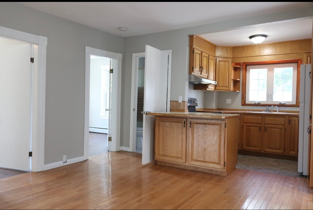 303 Parker St, Unit 2 in Gardner, MA - Building Photo