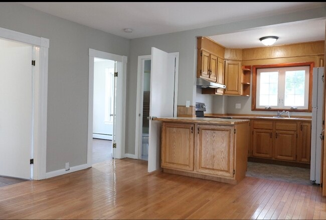 303 Parker St, Unit 2 in Gardner, MA - Building Photo - Building Photo