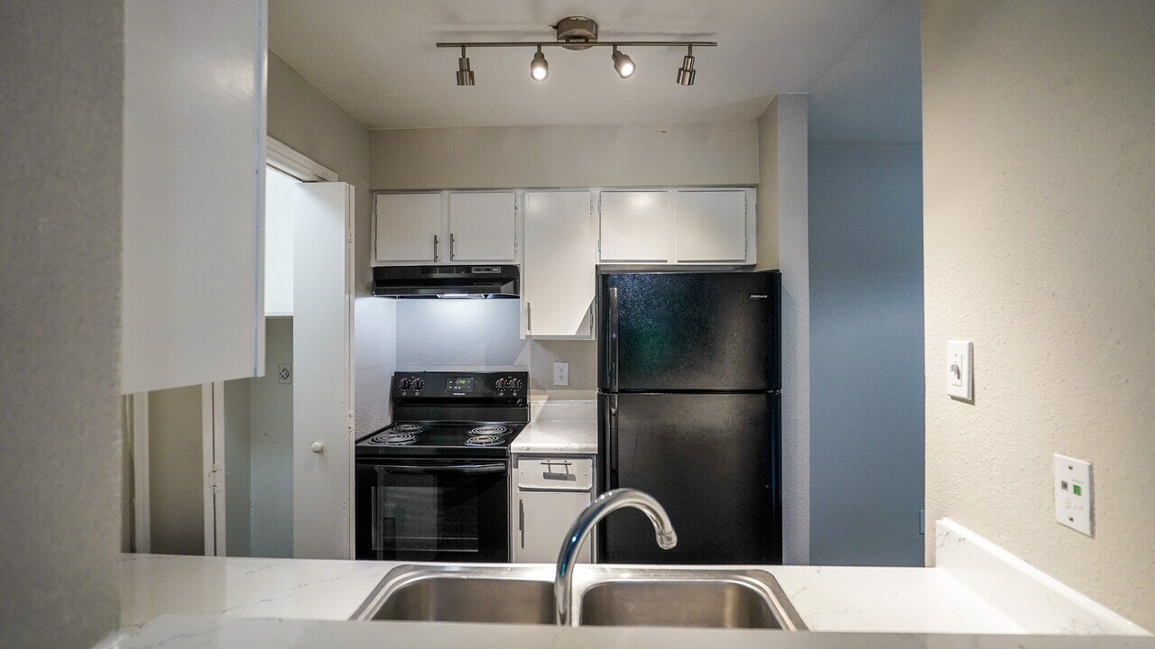 Huntington at Stonefield in Houston, TX - Building Photo