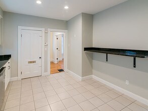 58 Saunders St in Brighton, MA - Building Photo - Building Photo