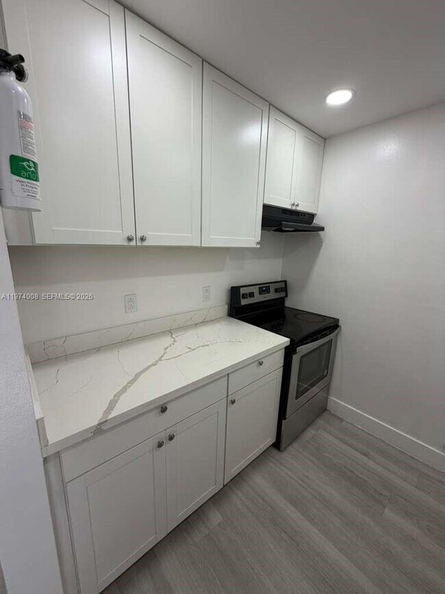 2319 Johnson St in Hollywood, FL - Building Photo - Building Photo