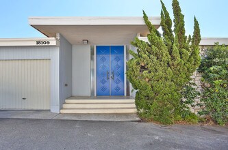18109 Coastline Dr in Malibu, CA - Building Photo - Building Photo