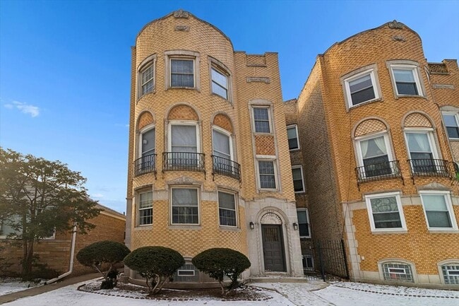 property at 6224 N Albany Ave