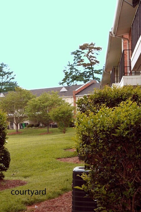 4605 Coronado Dr in Charlotte, NC - Building Photo