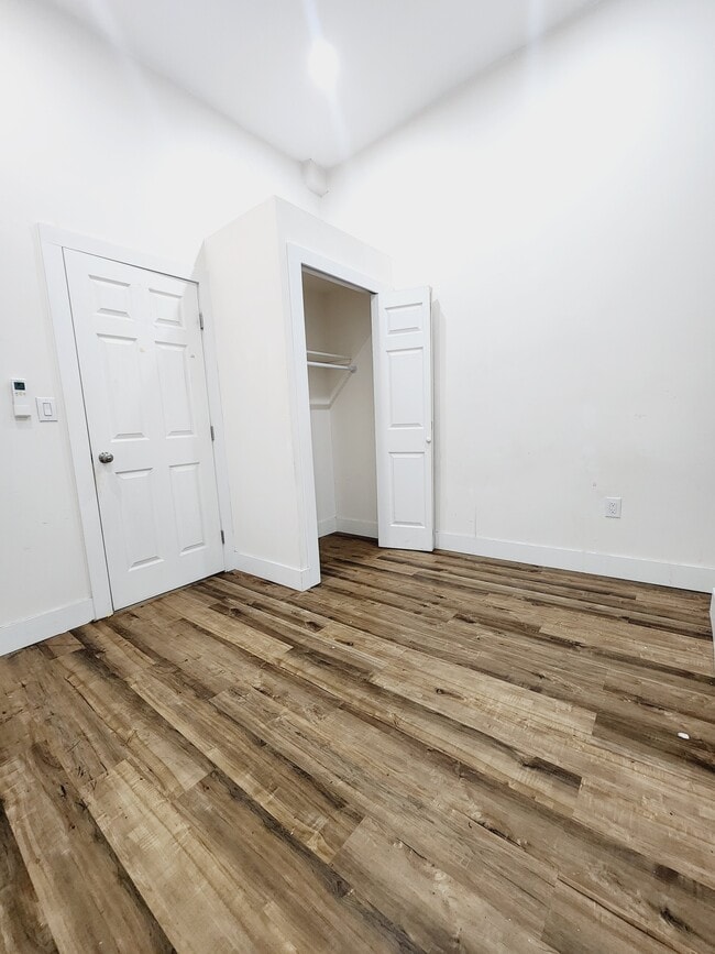 418 Avenue C, Unit 2 in Bayonne, NJ - Foto de edificio - Building Photo