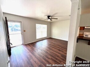 121 Lost Forest St in San Antonio, TX - Building Photo - Building Photo