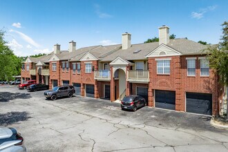 Village of Hampton Cove in San Antonio, TX - Foto de edificio - Building Photo