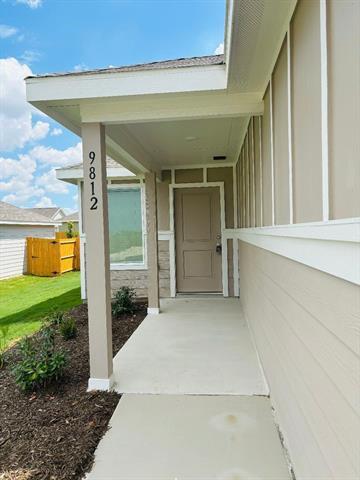 9812 Platteview Rd in Fort Worth, TX - Foto de edificio - Building Photo